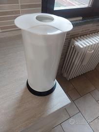 Schiaccia bottiglie e lattine