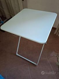 Tavolo pieghevole Ikea.