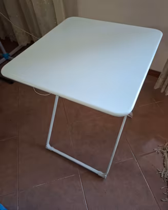 Tavolo pieghevole Ikea.