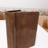 Scatola in legno a forma di libro anni 50.