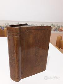 Scatola in legno a forma di libro anni 50.