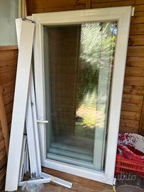 Infissi PVC bianchi come nuovi