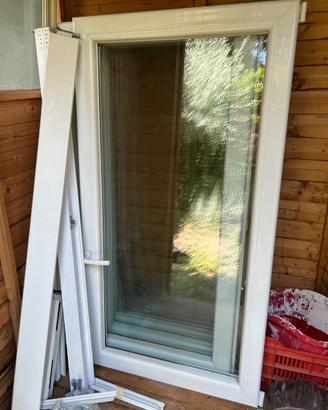 Infissi PVC bianchi come nuovi