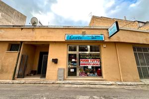 Locale commerciale a Partinico, Via Mangiaracina