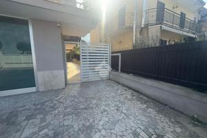 NEGOZIO A POLLENA TROCCHIA