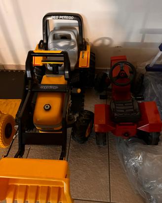 Trattorini a pedali Peg-Perego