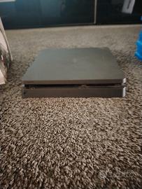 play station 4 slim con sterzo e 10 giochi