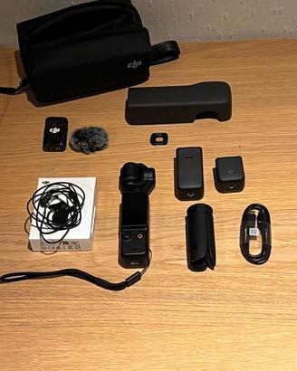 DJI Osmo Pocket 3 con vari accessori