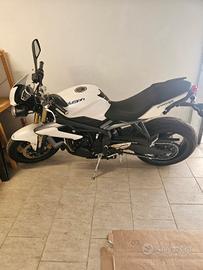 Moto triumph street triple 675 abs