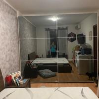 Armadio a specchio  con letto contenitore