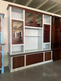 Parete attrezzata da soggiorno stile arte povera