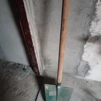 pala con manico in legno