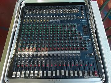 Mixer Yamaha Mg206c 20 canali con case
