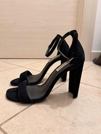 Scarpe con tacchi alti