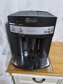 Macchina del caffè De Longhi Magnifica