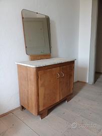 Mobile antica credenza
