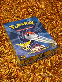 Box Carte Pokémon Tempesta Fossil con Tabellone