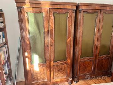 Coppia armadi antichi in stile