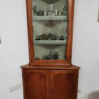 Angoliera antica in legno