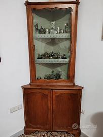 Angoliera antica in legno