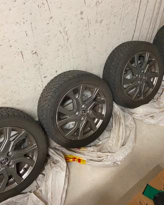 Set 4 cerchi in lega Toyota originali