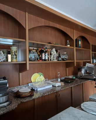 arredamento e attrezzatura per salumeria