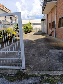 CAPANNONE con bagno e ufficio