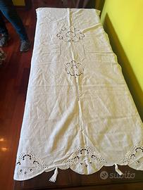 Tenda unica in cotone ricamata a mano con nappe