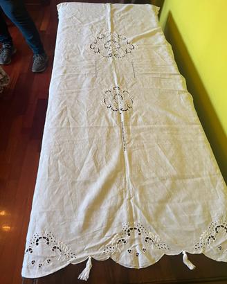 Tenda unica in cotone ricamata a mano con nappe