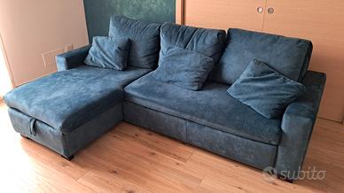 Divano letto a  penisola con contenitore.