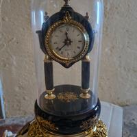 Orologio da tavolo con campana in vetro