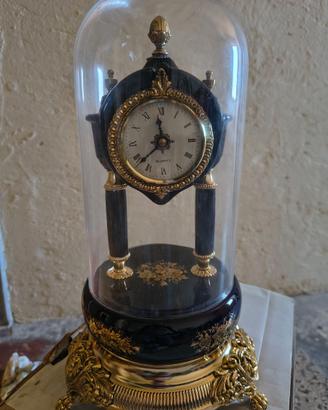 Orologio da tavolo con campana in vetro