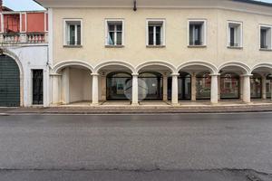 NEGOZIO A CARPENEDOLO