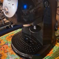 macchina per caffè con cappuccinatore. 