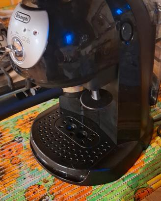 macchina per caffè con cappuccinatore. 