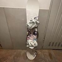 Snowboard donna con attacchi