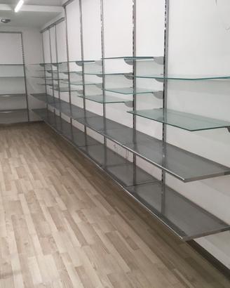 Arredamento Moderno con cremagliera a muro