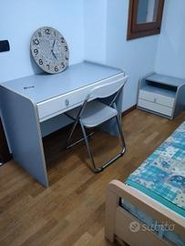 letto comodino e scrivania 