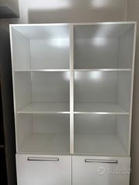 Mobili bianchi, tavoli e sedie