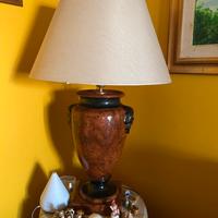 Lume da salotto. Pezzo di antiquariato