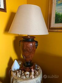 Lume da salotto. Pezzo di antiquariato