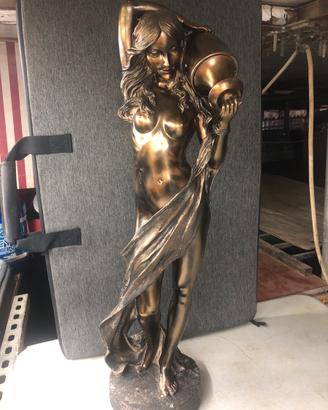 Bella Ragazza Statua Portatrice