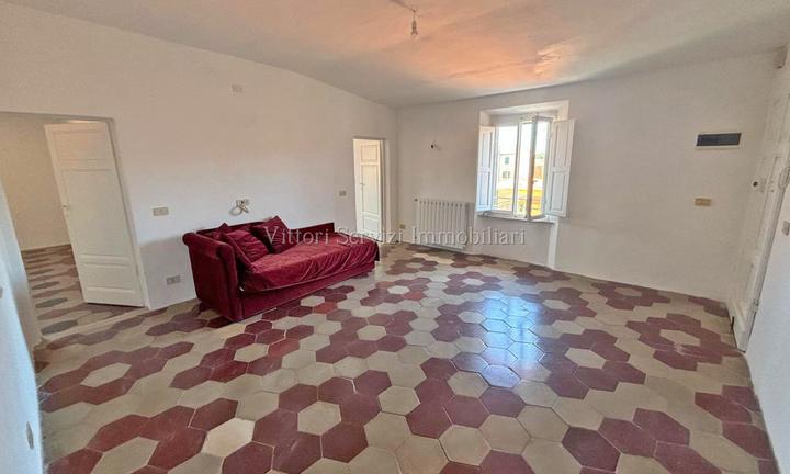 Piombino (LI), appartamento quadrilocale recenteme