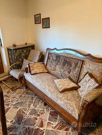 Divano antico con cassetti e sedia a dondolo