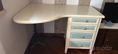 Scrivania in legno