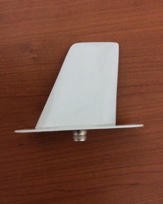 Antenna aeronautica ricevente-trasmittente