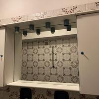 Specchio da bagno con ante e faretti