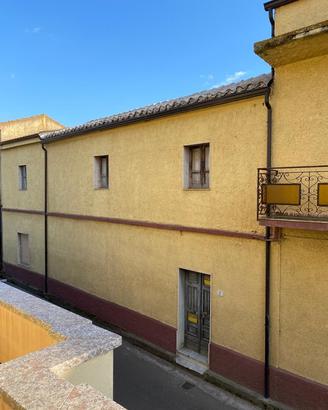 Indipendente da ristrutturare cortile interno