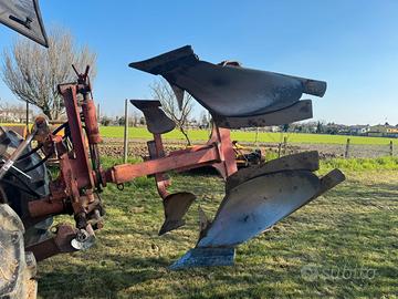 Aratro monovomere voltaorecchio.