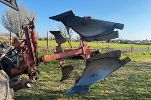 Aratro monovomere voltaorecchio.